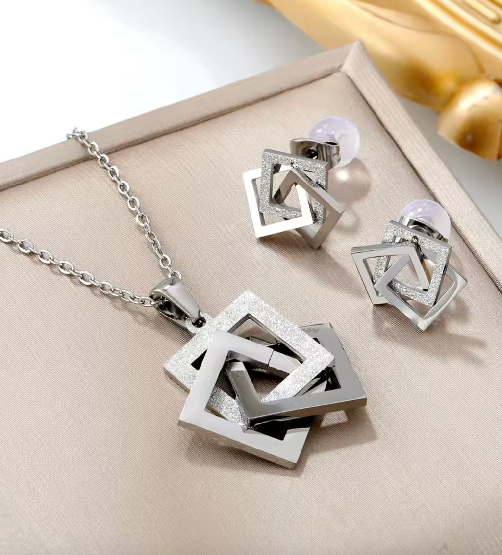 Golden Waterproof Stainless Steel Jewelry Set for Women