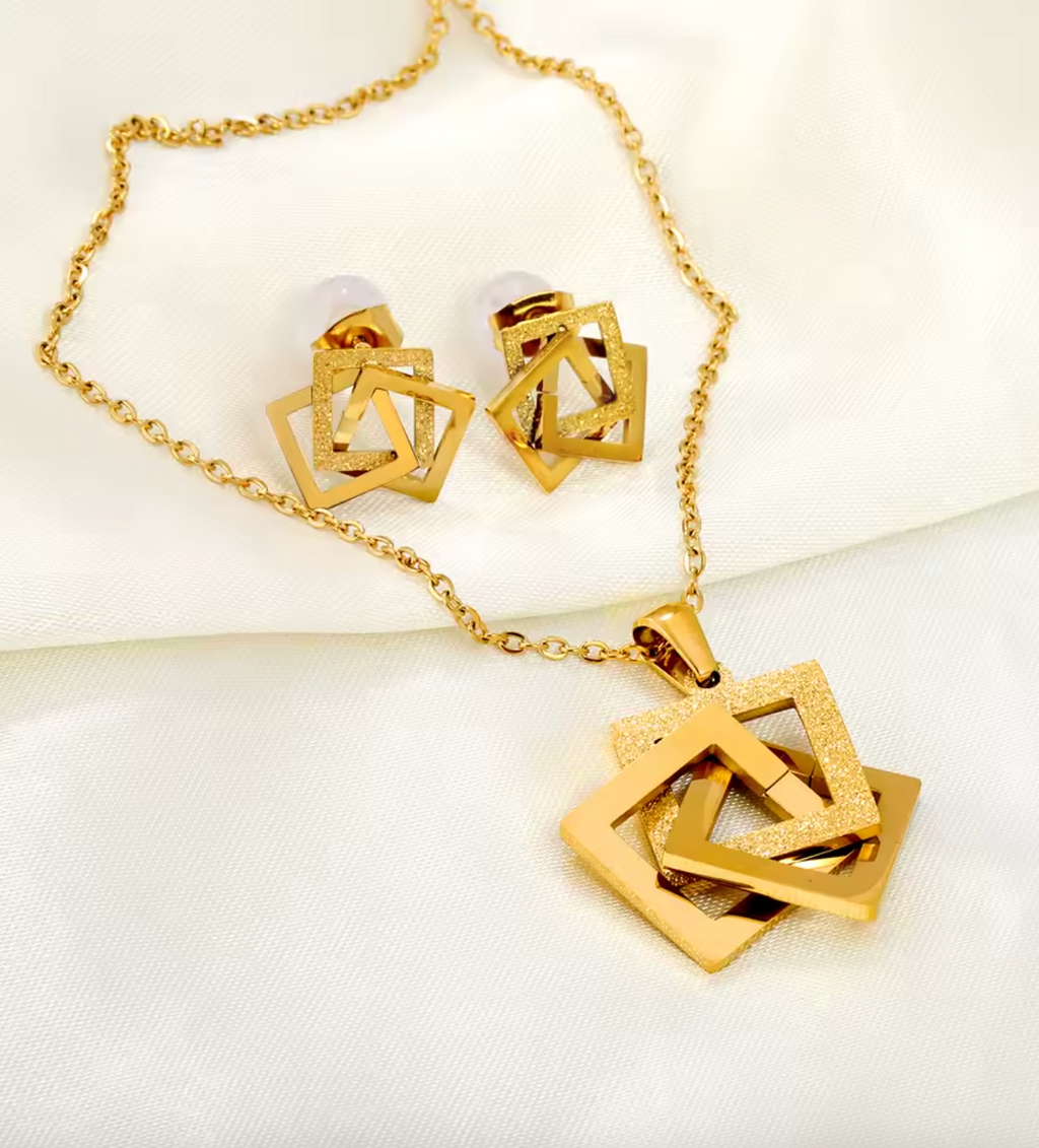 Golden Waterproof Stainless Steel Jewelry Set for Women